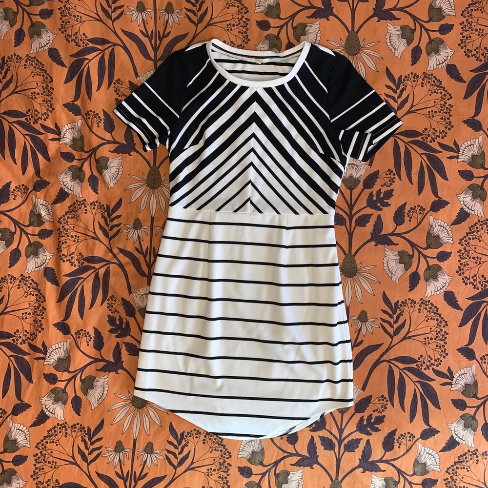 Tea & Cup white & black striped dress size large